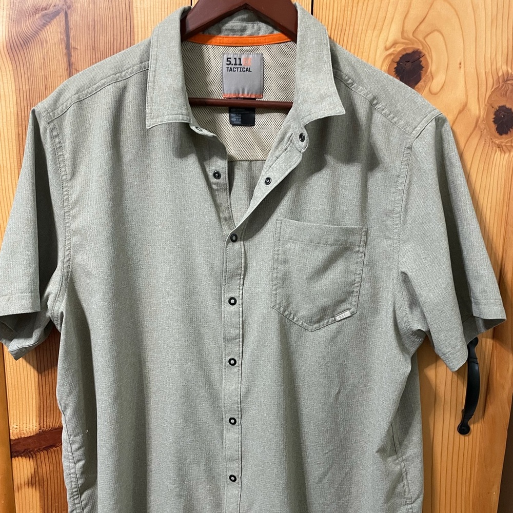 Men’s 5-11 Button down short sleeve shirt